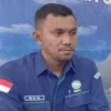 Koordinator Bidang Observasi dan Informasi BMKG Manado Ben Arther Molle, saat jumpa pers penutupan Bandara Samrat akibat abu vulkanik Gunung Ruang, di Manado, Kamis (18/4/2024). (ANTARA)