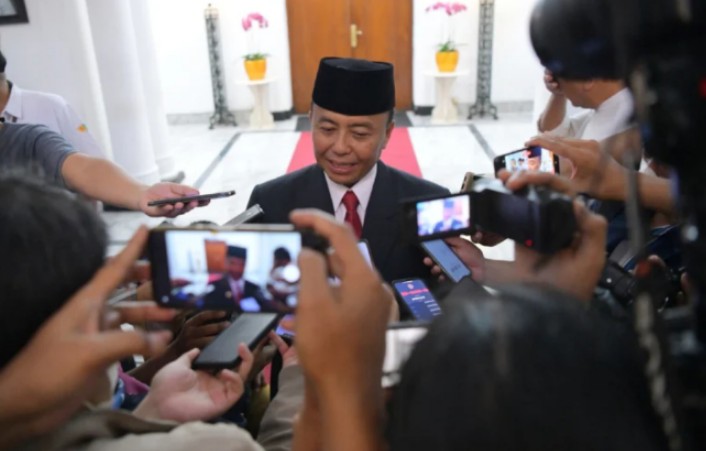 Sekretaris Daerah Jawa Barat Herman Suryatman usai dilantik di Aula Barat Gedung Sate, Kota Bandung, Senin (1/4/2024) (Aji Baram / Adpim Jabar)