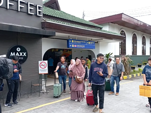 Dok. Pemudik yang kembali ke Kota Bandung di Stasiun Bandung. Foto. Sandi Nugraha.