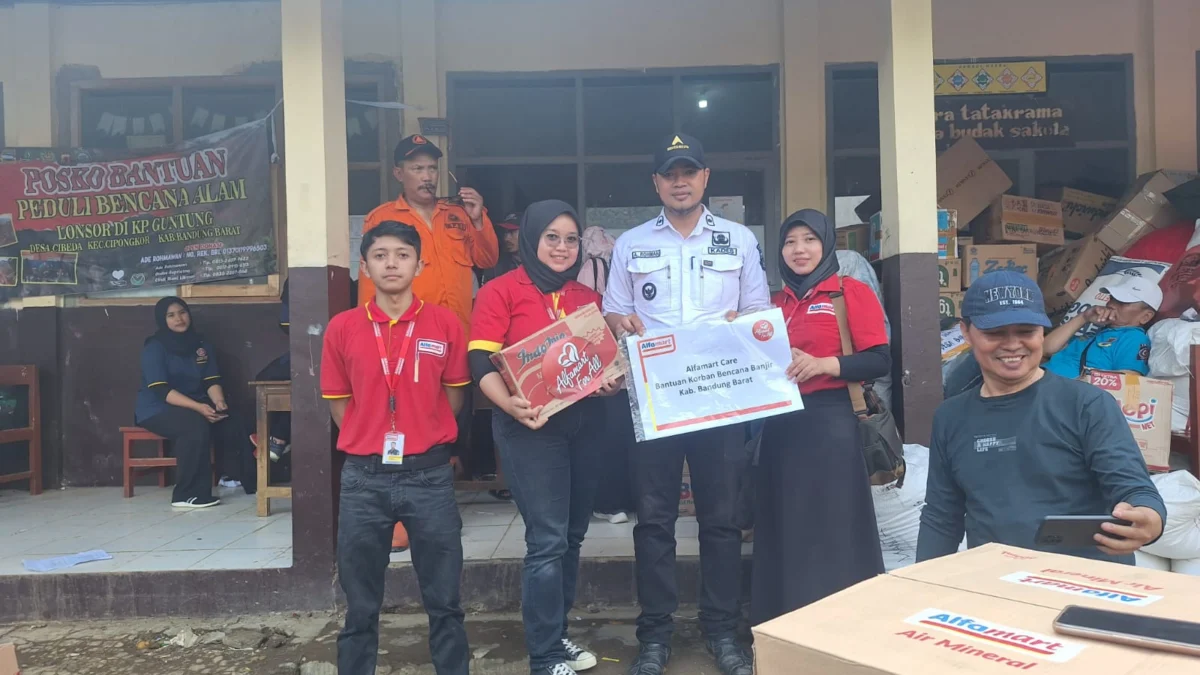 Alfamart Kirimkan Bantuan Untuk Korban Banjir Cipongkor