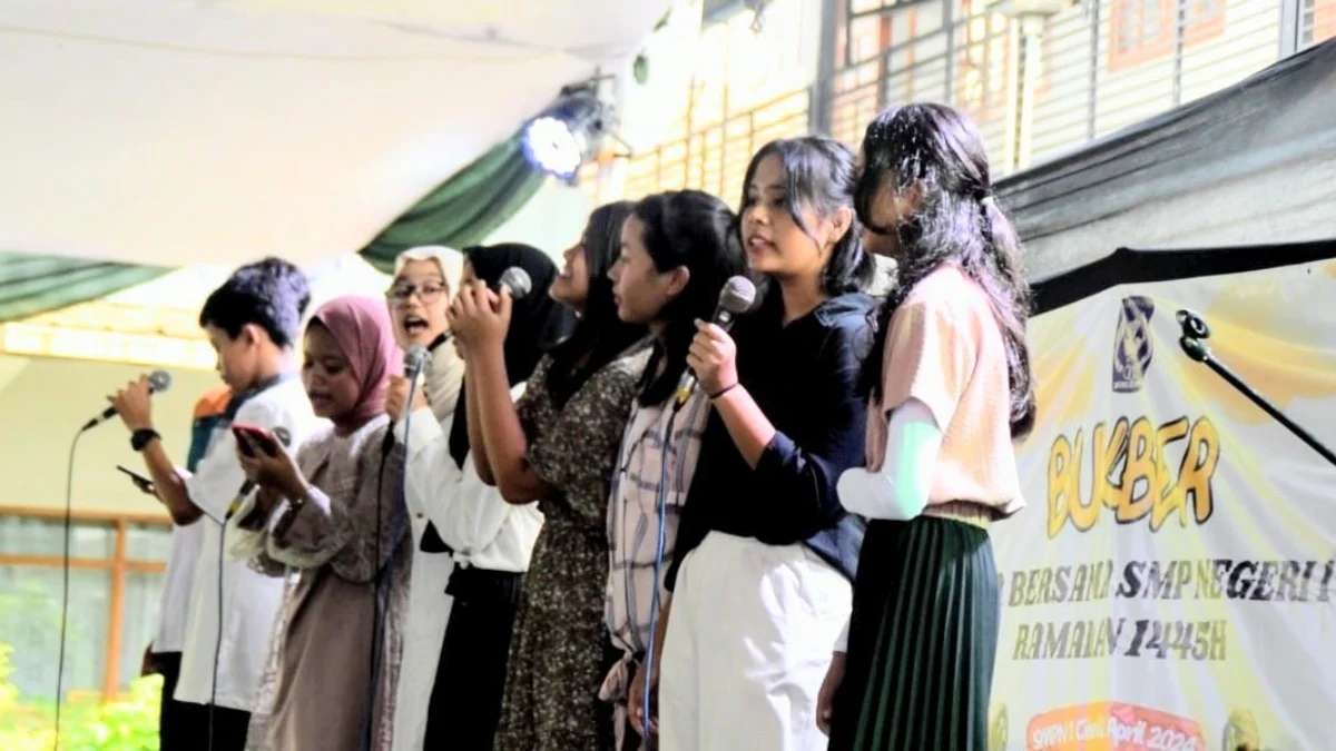 Kolaborasi antara Siswa-siswi Muslim dan Non Muslim dalam Penutupan Dawai Ramadan SMPN 1 Cimahi, Selasa 2 April 2024.