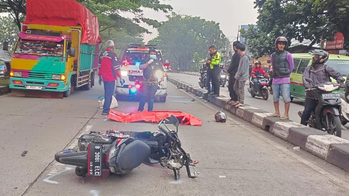 Laka lantas di area Jalan Soekarno-Hatta, teparnya di wilayah Kecamatan Arcamanik, Kota Bandung hingga memakan 2 korban jiwa, Kamis (4/4).