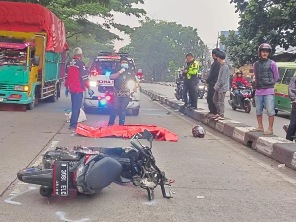 Laka lantas di area Jalan Soekarno-Hatta, teparnya di wilayah Kecamatan Arcamanik, Kota Bandung hingga memakan 2 korban jiwa, Kamis (4/4).