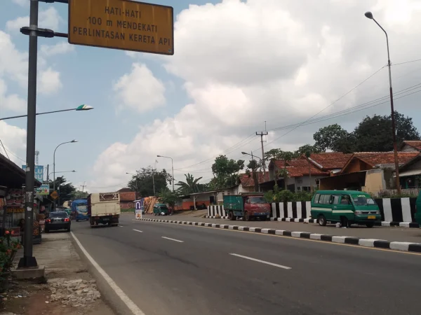 Jalur Bandung-Garut, tepatnya di wilayah Kecamatan Nagreg, Kabupaten Bandung masih terpantau landai jelang puncak mudik lebaran 2024.