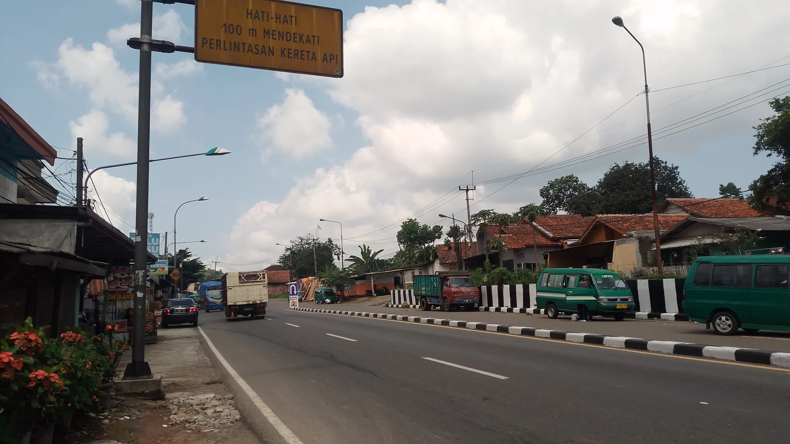 Jalur Bandung-Garut, tepatnya di wilayah Kecamatan Nagreg, Kabupaten Bandung masih terpantau landai jelang puncak mudik lebaran 2024.
