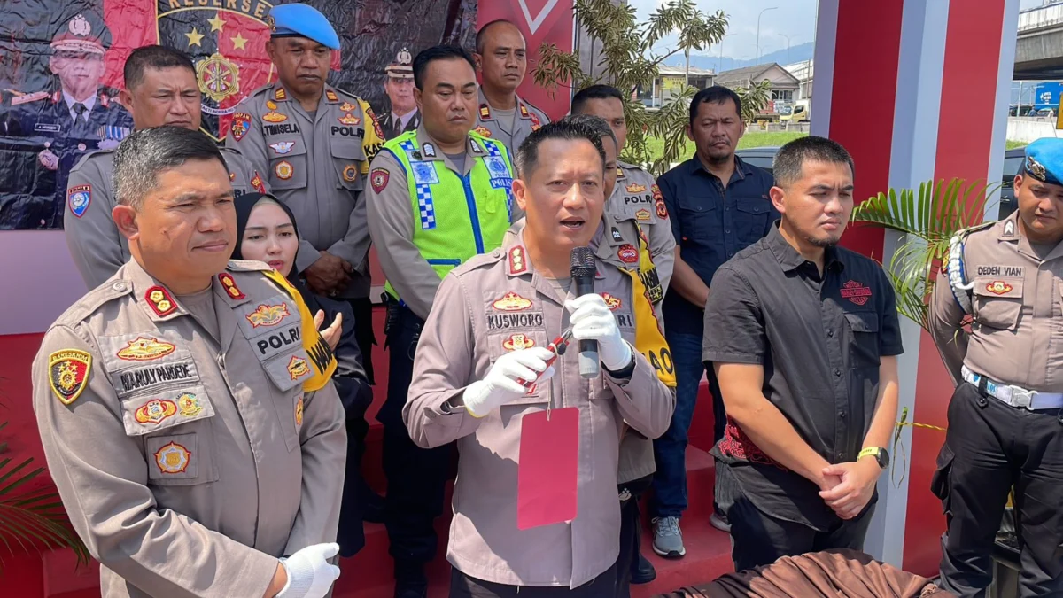 Kepolisian Resor Kota (Polresta) Bandung saat gelar perkara kasus pembegalan sopir online yang terjadi di Pangalengan, Kabupaten Bandung. Foto Agi Jabar Ekspres