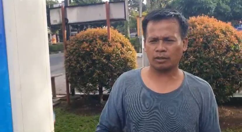 Mulyana, sopir angkot 03 F Pabuaran-Pasundan, yang angkotnya terbakar di SPBU 34.43107 Citamiang, Kota Sukabumi, pada Rabu (24/4) pagi.