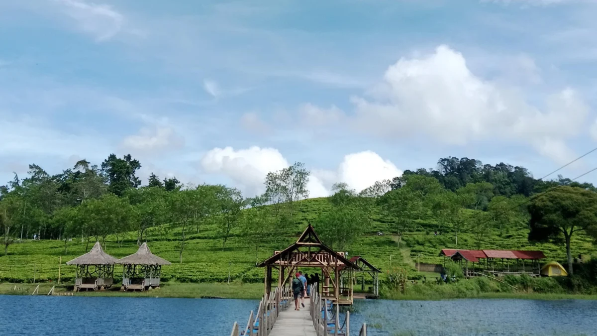 Situ Cihaniwung, hidden gems wisata alam Bandung.