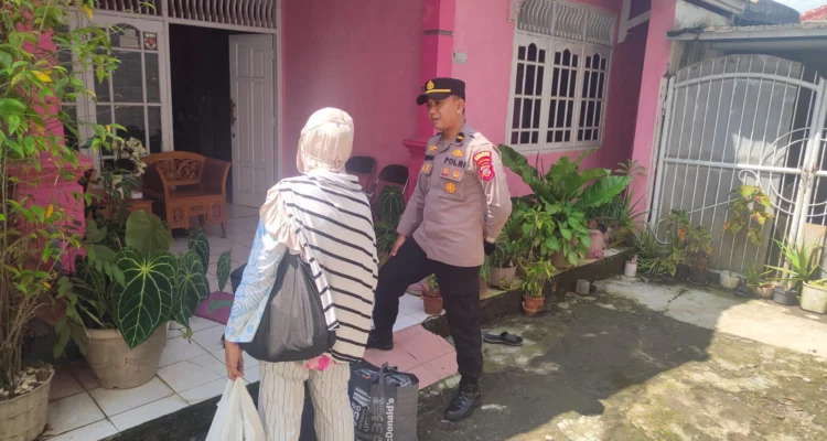 Wanita peminta-minta (50) yang viral di medsos, kembali lagi ke Kota Sukabumi dan diamankan oleh Polsek Baros.