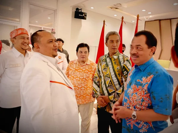 PILKADA KOTA BOGOR: Ketua DPD PKS Kota Bogor, Atang Trisnanto, bersama jajaran menerima kedatangan Ketua DPD PAN Kota Bogor, Bedjo Santoso dan Dedie A. Rachim.