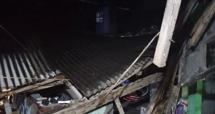 Salah satu kerusakan di Kabupaten Sukabumi akibat gempa Garut 6,5 SR, Sabtu (27/4) dini hari.
