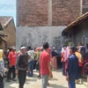 TKP pembunuhan sang istri oleh sang suami di Kampung Sukarame, RT 04 RW 18, Desa Cileunyikulon, Kecamatan Cileunyi, Kabupaten Bandung.