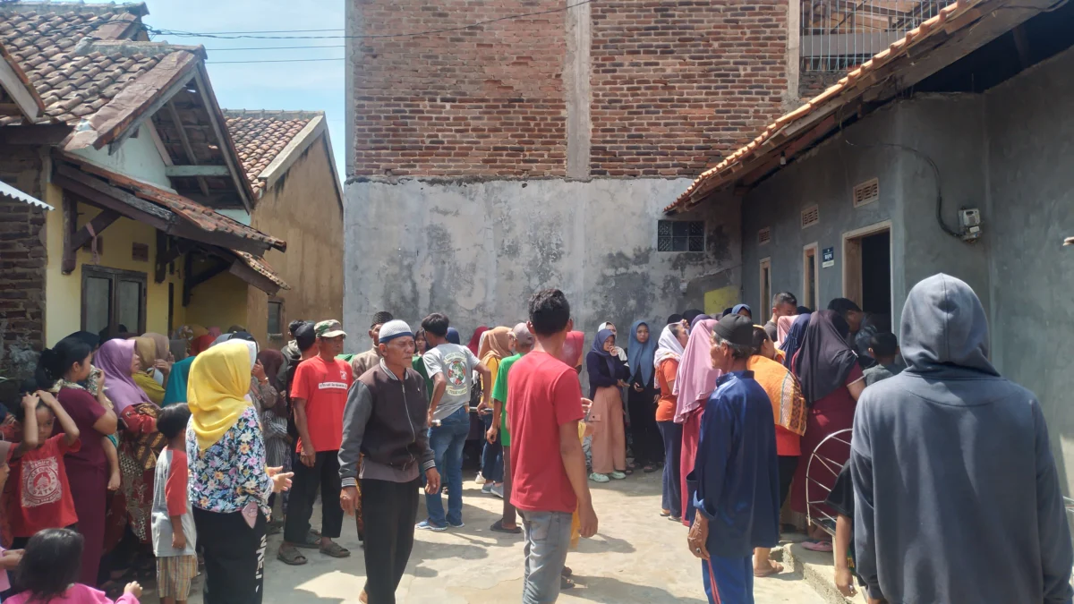 TKP pembunuhan sang istri oleh sang suami di Kampung Sukarame, RT 04 RW 18, Desa Cileunyikulon, Kecamatan Cileunyi, Kabupaten Bandung.