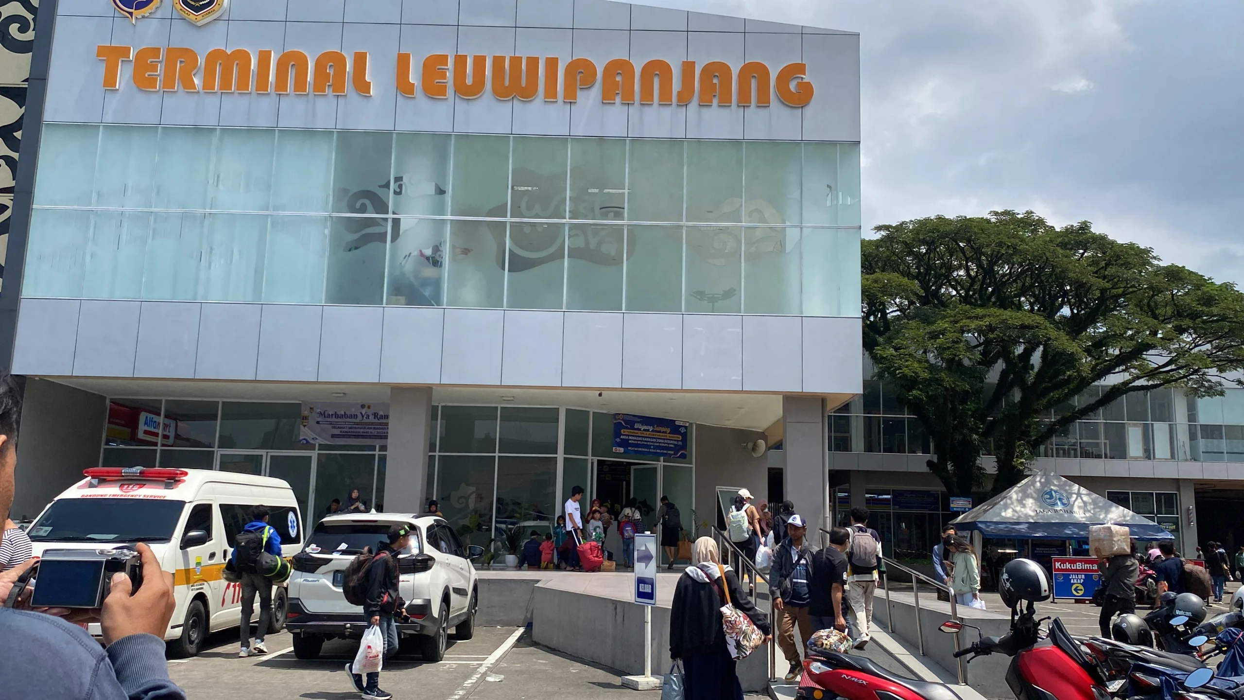 Situasi arus balik di Terminal Leuwipanjang, Kota Bandung. (Muhamad Nizar/Jabarekspres)