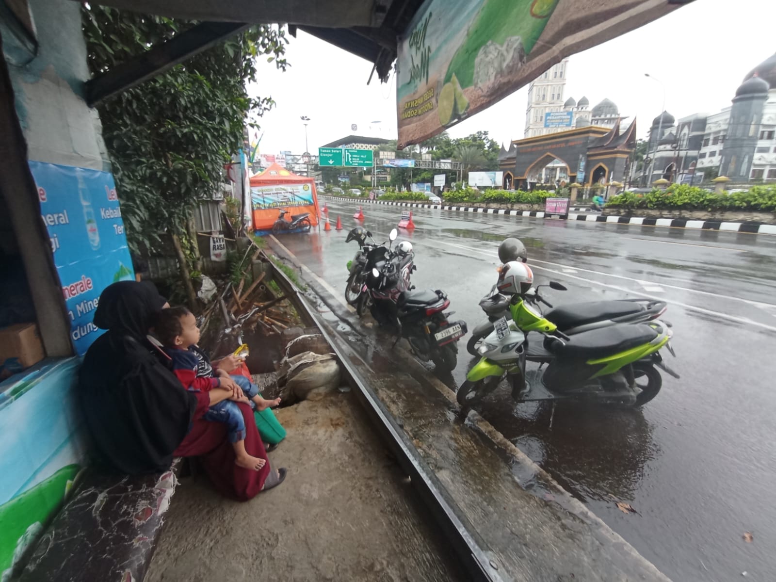 Kawasan Puncak Diguyur Hujan, Pengendara Diminta Hati-hati