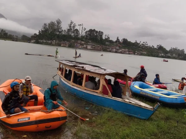 Pencarian 2 Remaja Tenggelam di Situ Cileunca Resmi Ditutup, Para Korban Berhasil Ditemukan