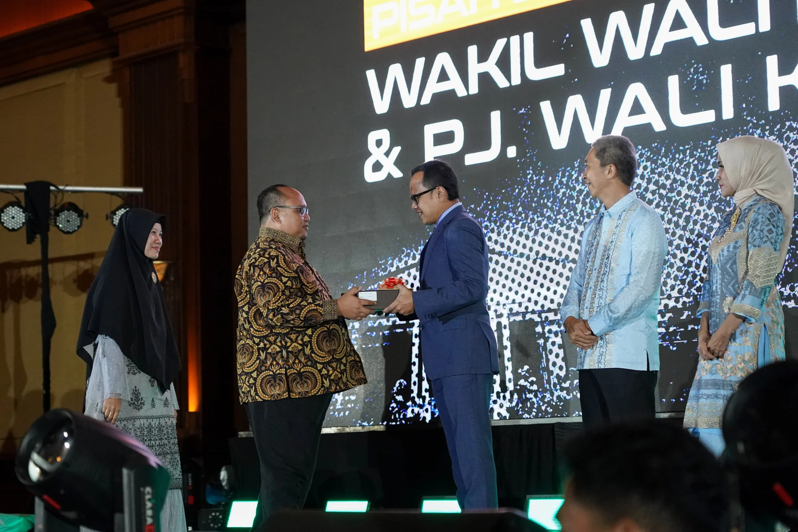 Ketua DPRD Kota Bogor Atang Trisnanto saat menghadiri acara pisah sambut Wali Kota - Wakil Wali Kota dan Pj Wali Kota Bogor. (Foto: Humpro DPRD Kota Bogor)