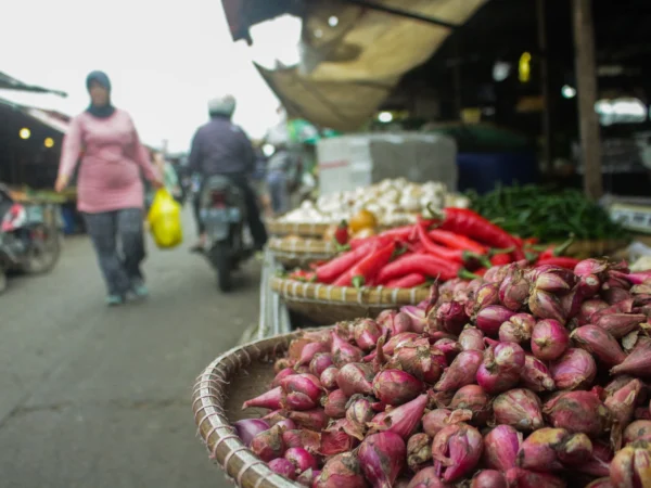 Pedagang bahan pangan di Pasar Induk Gedebage, Kota Bandung. (Pandu Muslim/Jabar Ekspres)