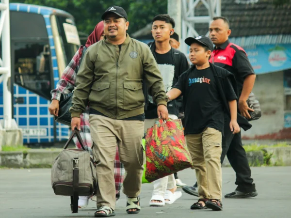 Ilustrasi: Arus balik pemudik di Terminal Leuwi Panjang, Kota Bandung. (Pandu Muslim/Jabar Ekspres)