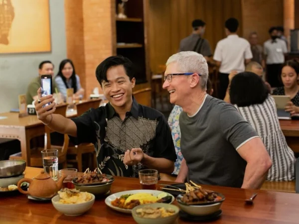 Sofyan Pratama ajari CEO Apple Tim Cook belajar bahasa Indonesia (IG: Sofyan Pratama)
