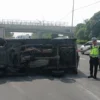 Kecelakaan tunggal terjadi di kilometer 151 Tol Purbaleunyi pada Rabu (24/4/2024), yang melibatkan satu mobil box merk Daihatsu Grandmax dengan nomor polisi B 9324 CCD. Foto Istimewa