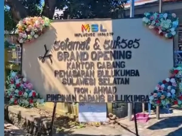 Karangan bunga peresmian kantor baru MSL di Bulukumba. (Facebook MSL Indonesia)