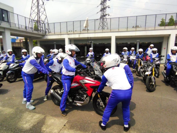 Jalannya pelatihan Safety Riding yang diselenggarakan PT DAM.