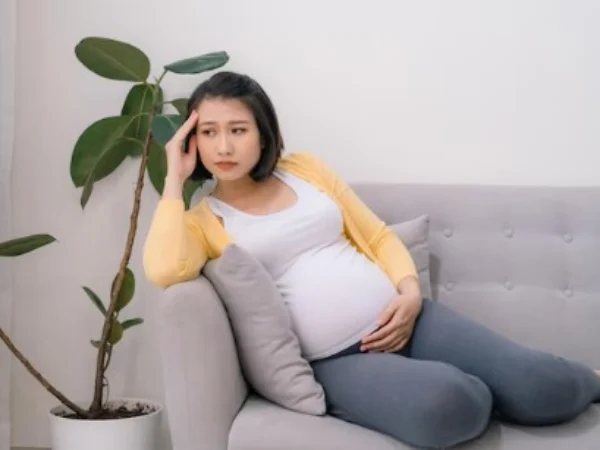 ILUSTRASI ibu hamil yang sering mengalami pusing. (freepik)