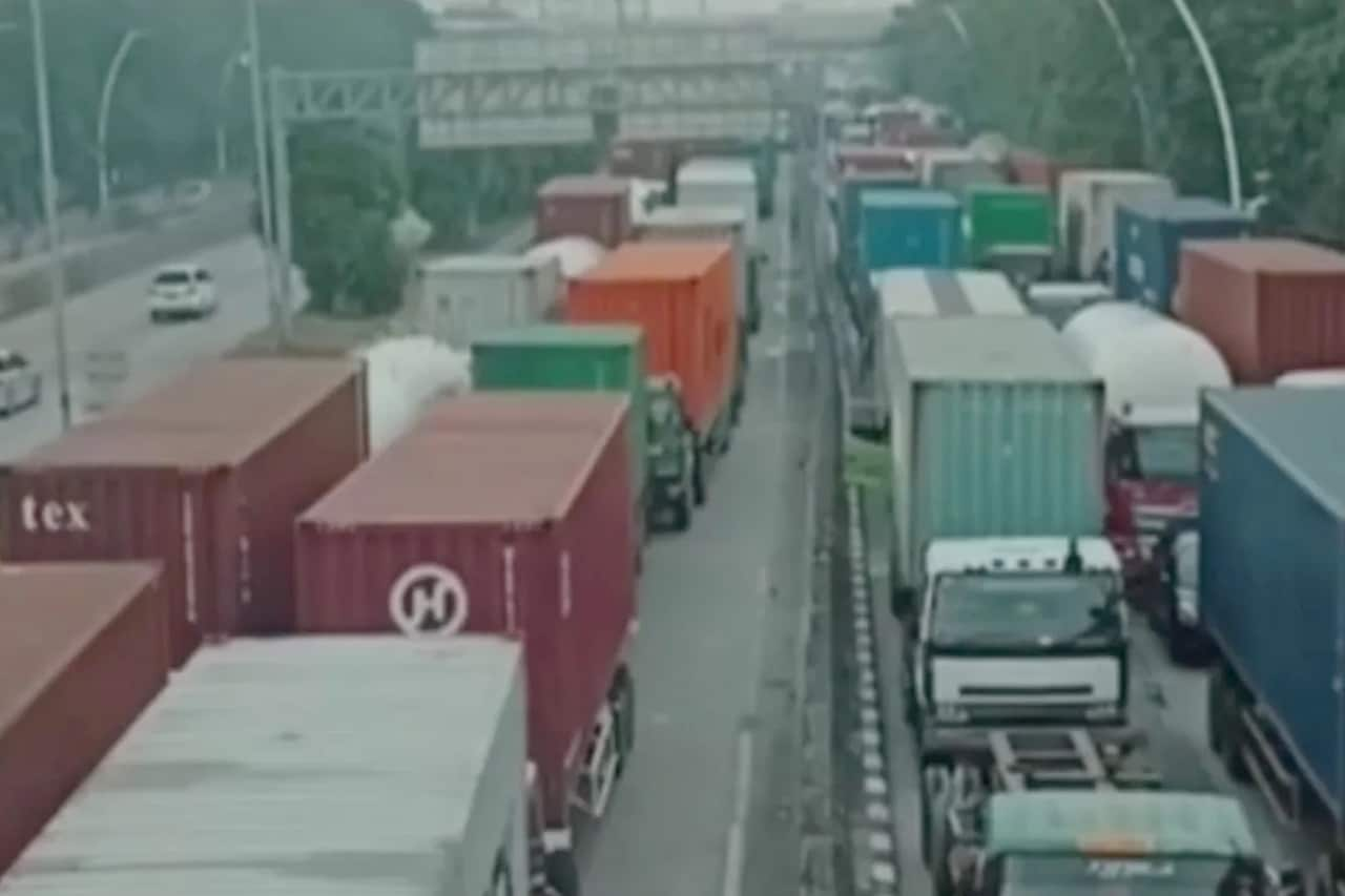 Sistem "Gate" Pelabuhan Tanjung Priok Bermasalah, Macet Panjang Tak Terelakkan