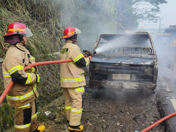 Penampakan angkos pasca terbakar di Kecamatan Parungkud, Kabupaten Sukabumi. Dok Damkar Pos Parungkuda