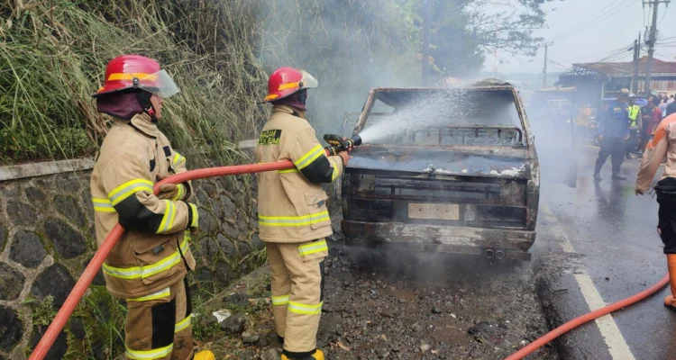 Penampakan angkos pasca terbakar di Kecamatan Parungkud, Kabupaten Sukabumi. Dok Damkar Pos Parungkuda