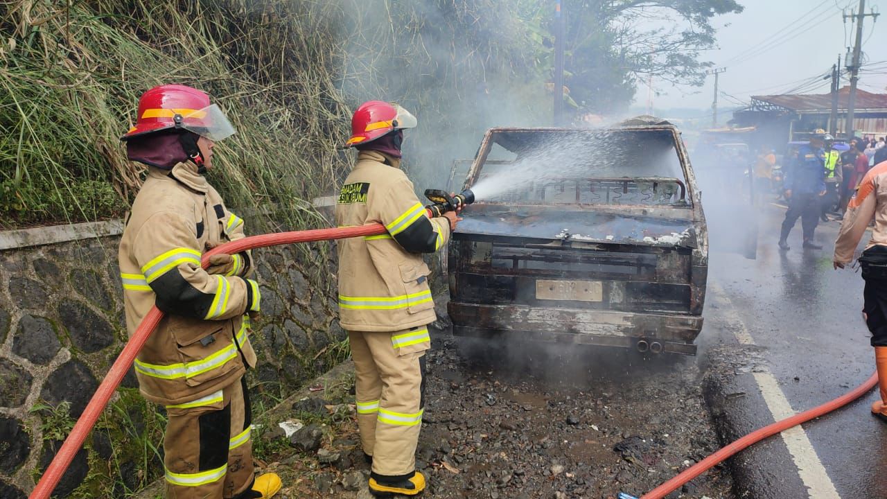 Penampakan angkos pasca terbakar di Kecamatan Parungkud, Kabupaten Sukabumi. Dok Damkar Pos Parungkuda