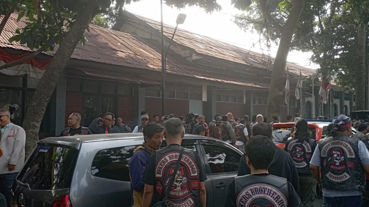 Dok. PN Bandung bersama BBMC saat melakukan penyitaan sebuah objek BB1&MC di Jl. Pajajaran, Kota Bandung. Selasa (21/5). Foto. Sandi Nugraha.