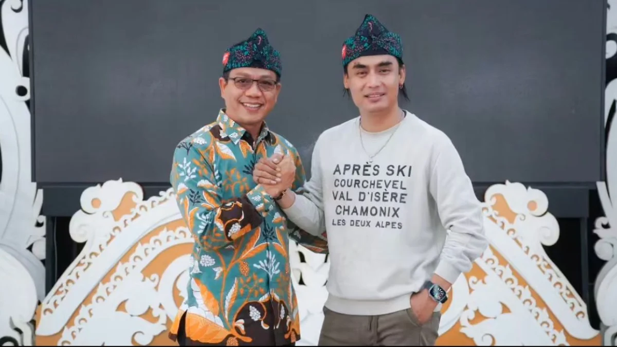 Bupati Bandung Dadang Supriatna bersama Charly Van Houten vokalis dari Setia Band. Foto Dok Instagram @dadangsupriatna
