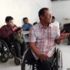 Djumono (56), seorang tokoh aktivis disabilitas yang sempat mencalonkan diri dalam kontestasi Dewan Perwakilan Daerah (DPD) Jabar 2024. (Nizar/Jabar Ekspres)