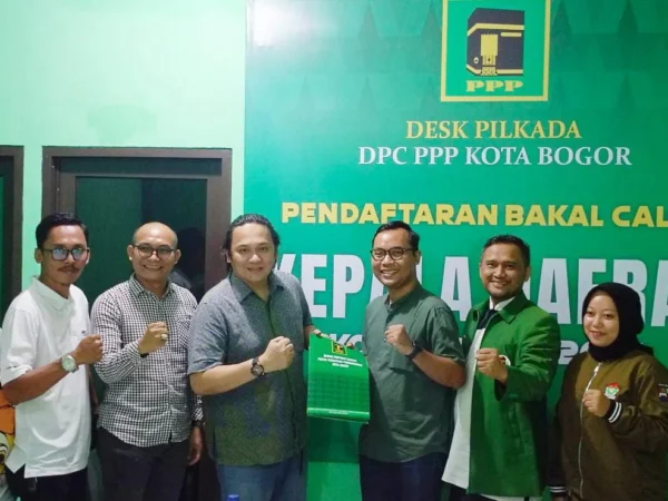 Kandidat Bacawalkot Bogor, Farhat Abbas dalam lawatannya ke Kantor DPC PPP Kota Bogor, Jumat (10/5) Sore. (Yudha Prananda / Jabar Ekspres)
