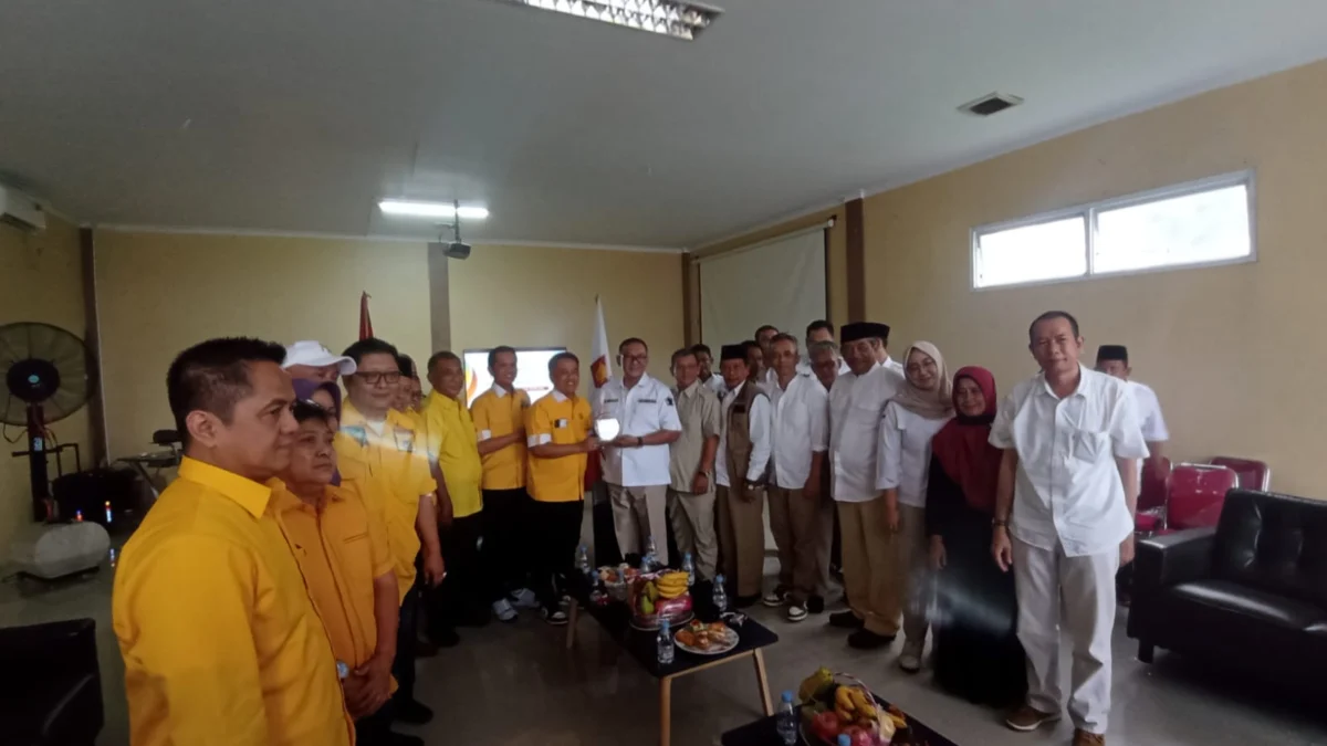 Pertemuan Partai Golkar dengan Partai Gerindra yang memungkinkan duet Iwan-Wanhay di Pilkada Kabupaten Bogor, Jumat (3/5).