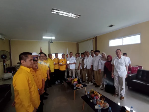 Pertemuan Partai Golkar dengan Partai Gerindra yang memungkinkan duet Iwan-Wanhay di Pilkada Kabupaten Bogor, Jumat (3/5).