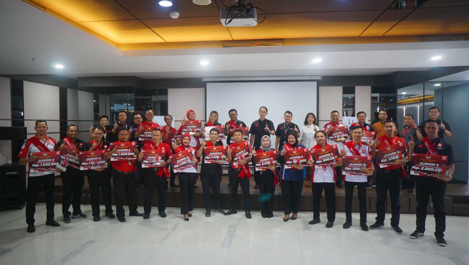 Presentasi peserta pada kategori Pimpinan Jaringan Dealer Wing di ajang Kontes Layanan Honda Regional Jawa Barat