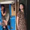 Kim Go Eun di Garut Pakai Dress Bunga Tampak Melokal/ Kolase Instagram @ggonekim