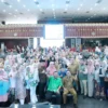Jajaran Komisi IV DPRD Kota Bogor bersama Disdik dan ratusan Komite SD se-Kota Bogor usai menggelar sosialisasi pelaksanaan PPDB 2024, Senin (27/5). (Yudha Prananda / Jabar Ekspres)