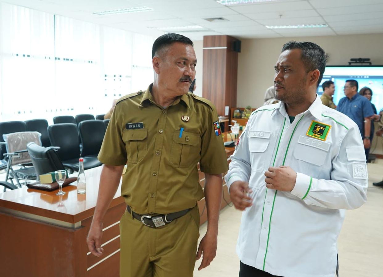 Ketua Komisi IV DPRD Kota Bogor, Akhmad Saeful Bakhri bersama Kepala Disdik Kota Bogor, Irwan Riyanto. (Yudha Prananda / Jabar Ekspres)