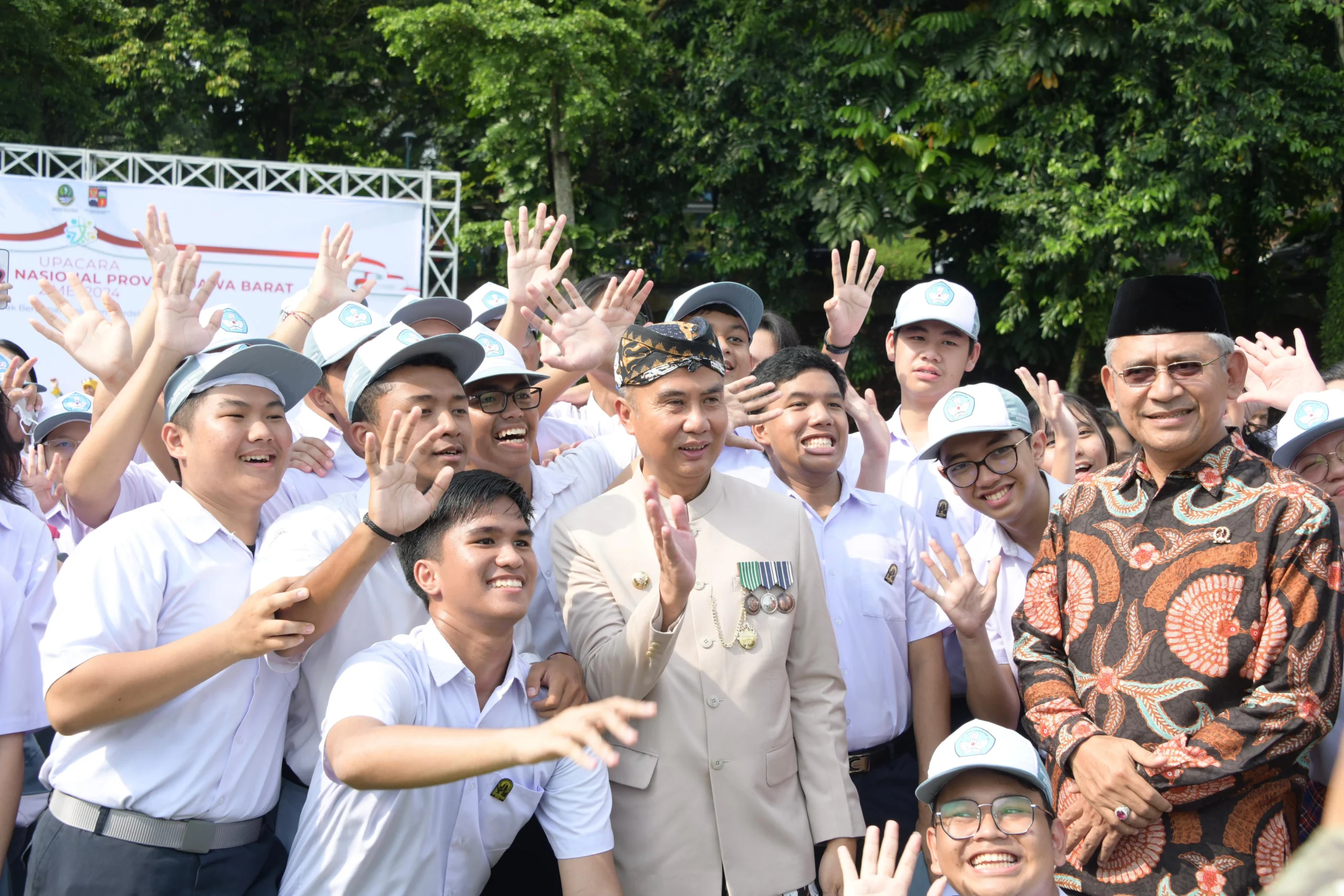 Peringati Hari Buruh Internasional, Bey Machmudin Ajak Buruh Hadirkan Kegiatan Positif