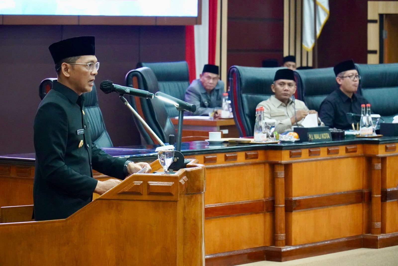 Pj Wali Kota Bogor, Hery Antasari, saat menghadiri rapat paripurna DPRD Kota Bogor.