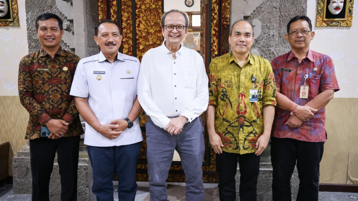 KemenKopUKM temui Pemkab Klungkung guna membahas pembatasan jam operasional warung kelontong yang sempat viral beberapa waktu lalu.