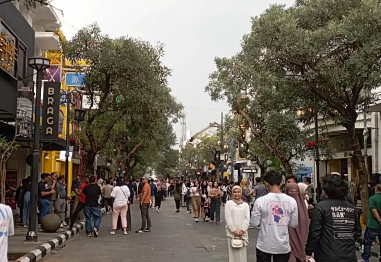 Dok. Braga Free Vechile atau bebas kendaraan di Jl. Braga resmi diterapkan oleh Pemkot Bandung. (Sandi Nugraha/Jabar Ekspres)