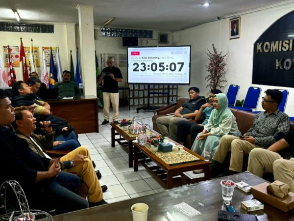 Penerimaan berkas dukungan calon perseorangan di KPU Kota Bandung.