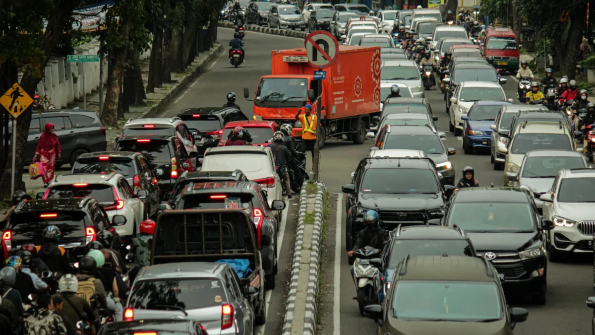 Ilustrasi: Kepadaran arus kendaraan di ruas Jalan Gatot Subroto, Kota Bandung. (Pandu Muslim/Jabar Ekspres)