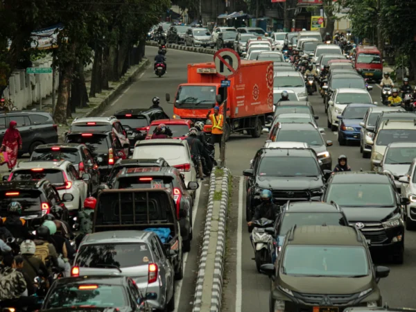 Ilustrasi: Kepadaran arus kendaraan di ruas Jalan Gatot Subroto, Kota Bandung. (Pandu Muslim/Jabar Ekspres)