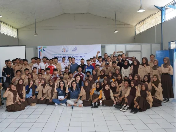 LENTERA: Ajak Para Pelajar Pandai Mengelola Keuangan, Asuransi Astra Selenggarakan Literasi Keuangan di SMKN 7 Bandung